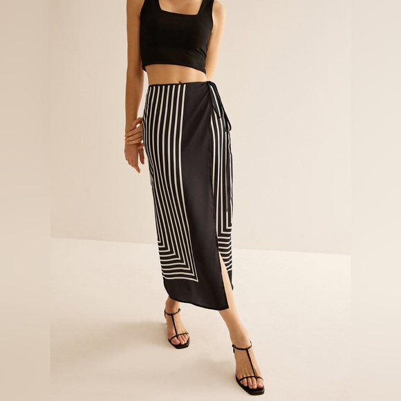 Commense‎ Geometric Pinstripe Satin Wrap Tie Skirt size M/6 - Picture 5 of 6